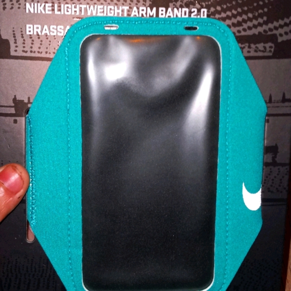 Nike lightweight armband 2.0